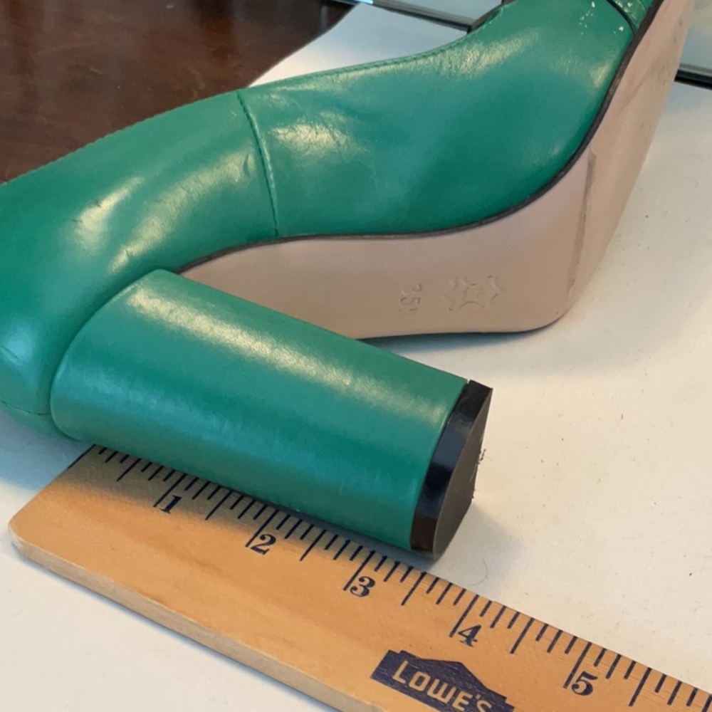 Muse Green Leather Heels with Gold Chain Detail - Picture 9 of 11
